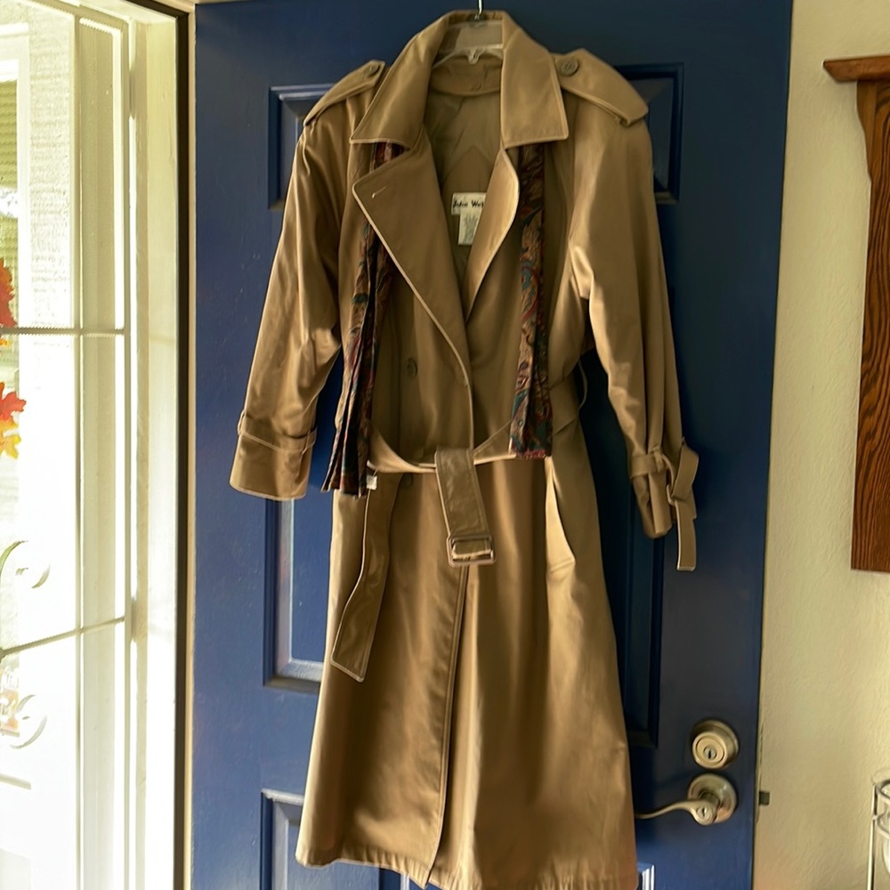 Vintage John Weitz trench coat / raincoat with removable lining.